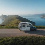 Préparer un premier long road trip en camping-car en Europe : budget, itinéraire et astuces pour éviter les galères
